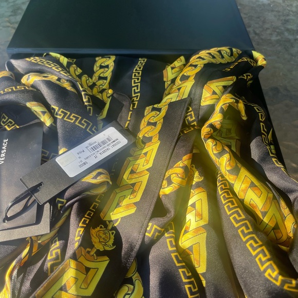 Brand New w/o tags Versace Chain link Silk shirt sz 58. - Picture 2 of 9